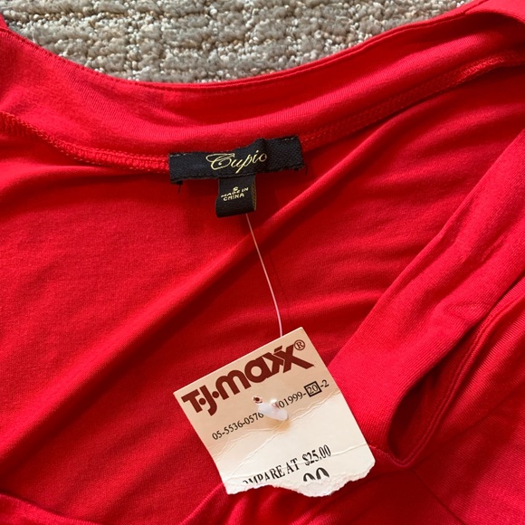New with tags Cupio red off the shoulder top size small - Picture 2 of 5